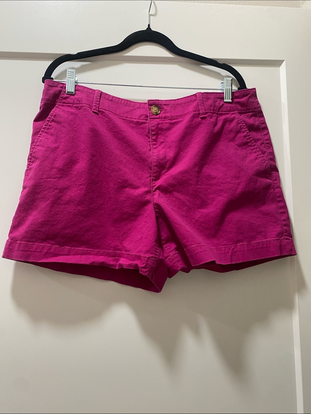 LOFT The Monroe 4" Short in Fuchsia
